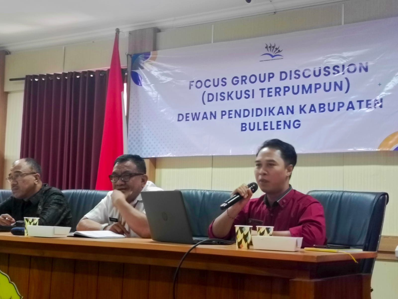 Dewan Pendidikan Buleleng saat menggelar FGD terkait polemik ratusan siswa SMP di Buleleng yang belum bisa membaca