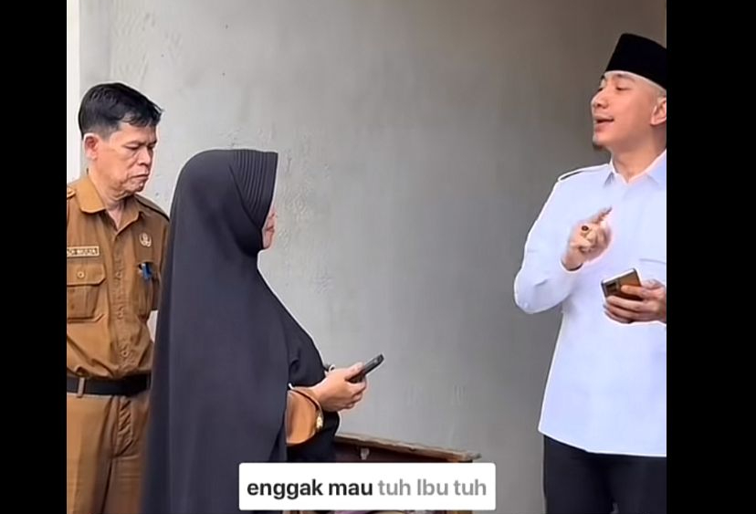 Kepsek SDN 2 Pasir Tangkil Menyuruh Orang Tua Murid Mengganti Meja dan Kursi Sekolah Hingga Bupati Lebak Turun Langsung