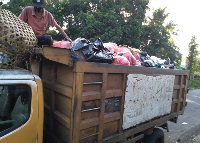 MENINGKAT: Volume sampah di Karangasem meningkat saat Galungan dan Kuningan.