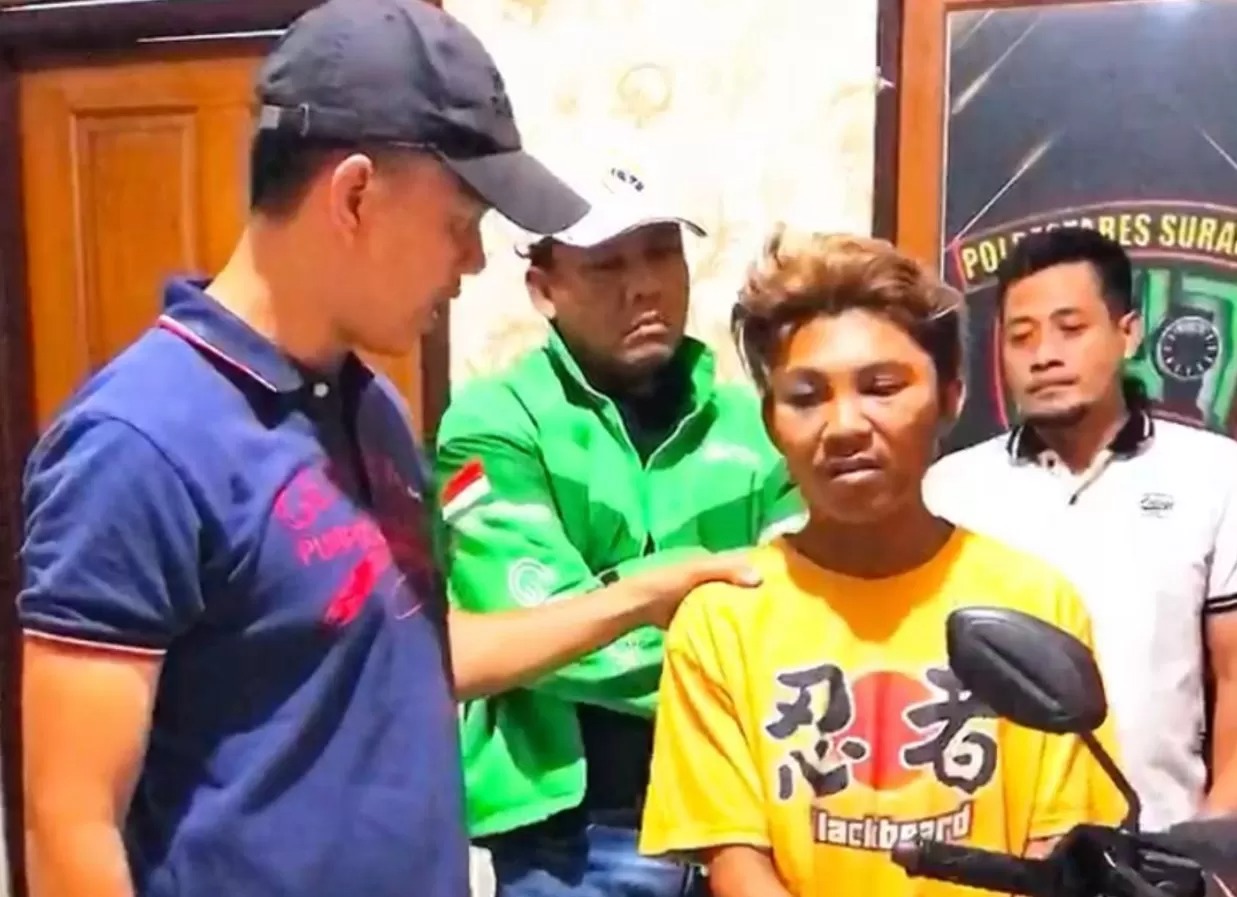 Tersangka AA, warga Bulak Banteng, Surabaya, berhasil diamankan Polsek Simokerto bersama sepeda motor milik korban.