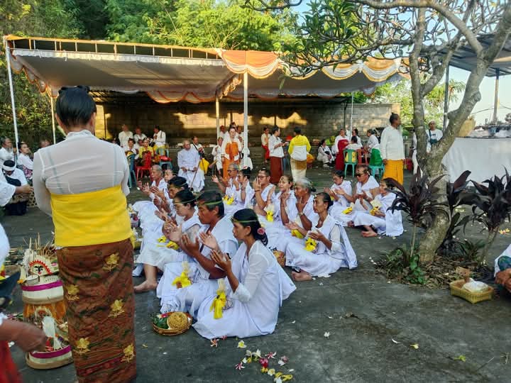 PAWINTENAN : Prosesi sakralisasi pawintenan Wiwa.