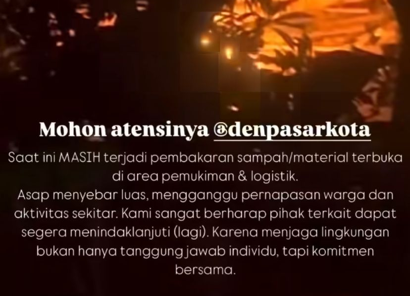 Sejumlah warga mengeluhkan aksi pembakaran sampah di Kawasan padat pemukiman