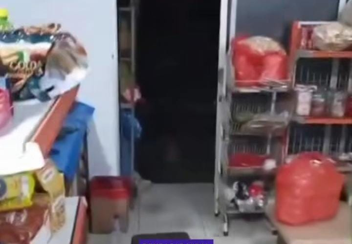 Beredar video sebuah warung digasak oleh maling di Ungasan