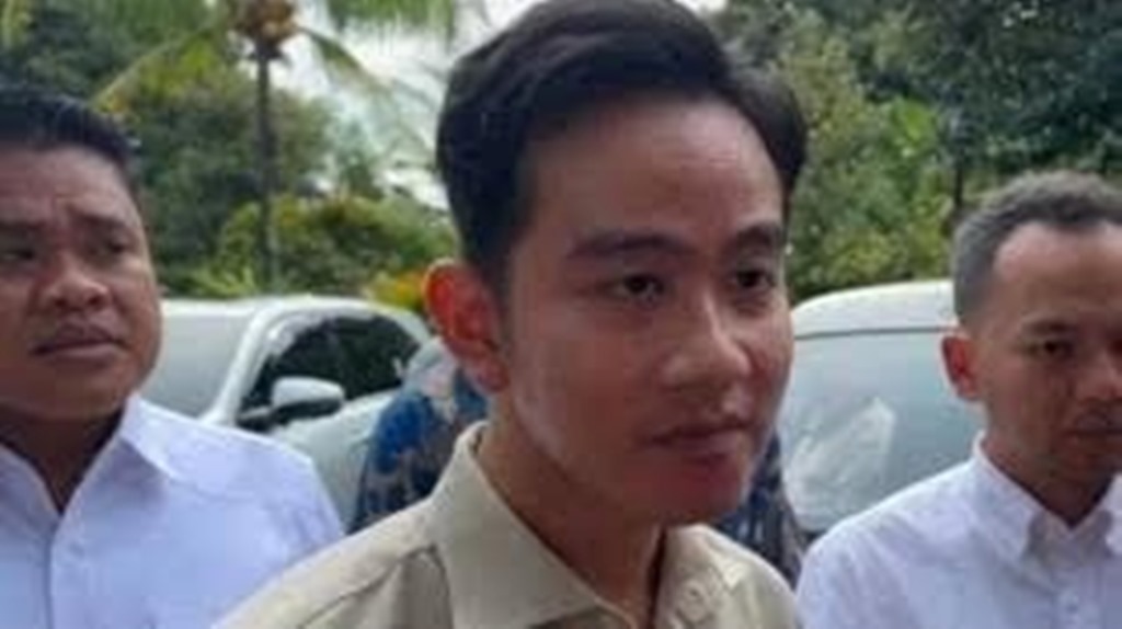 DICOPOT: Gibran Rakabuming Raka digoyang Forum Purnawirawan TNI, minta dicopot sebagai wakil presiden.