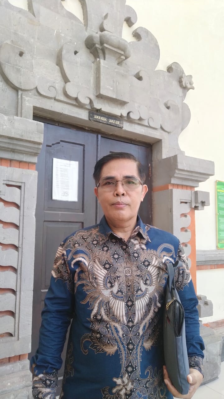 KERUGIAN: Direktur YLPK Bali, I Putu Armaya