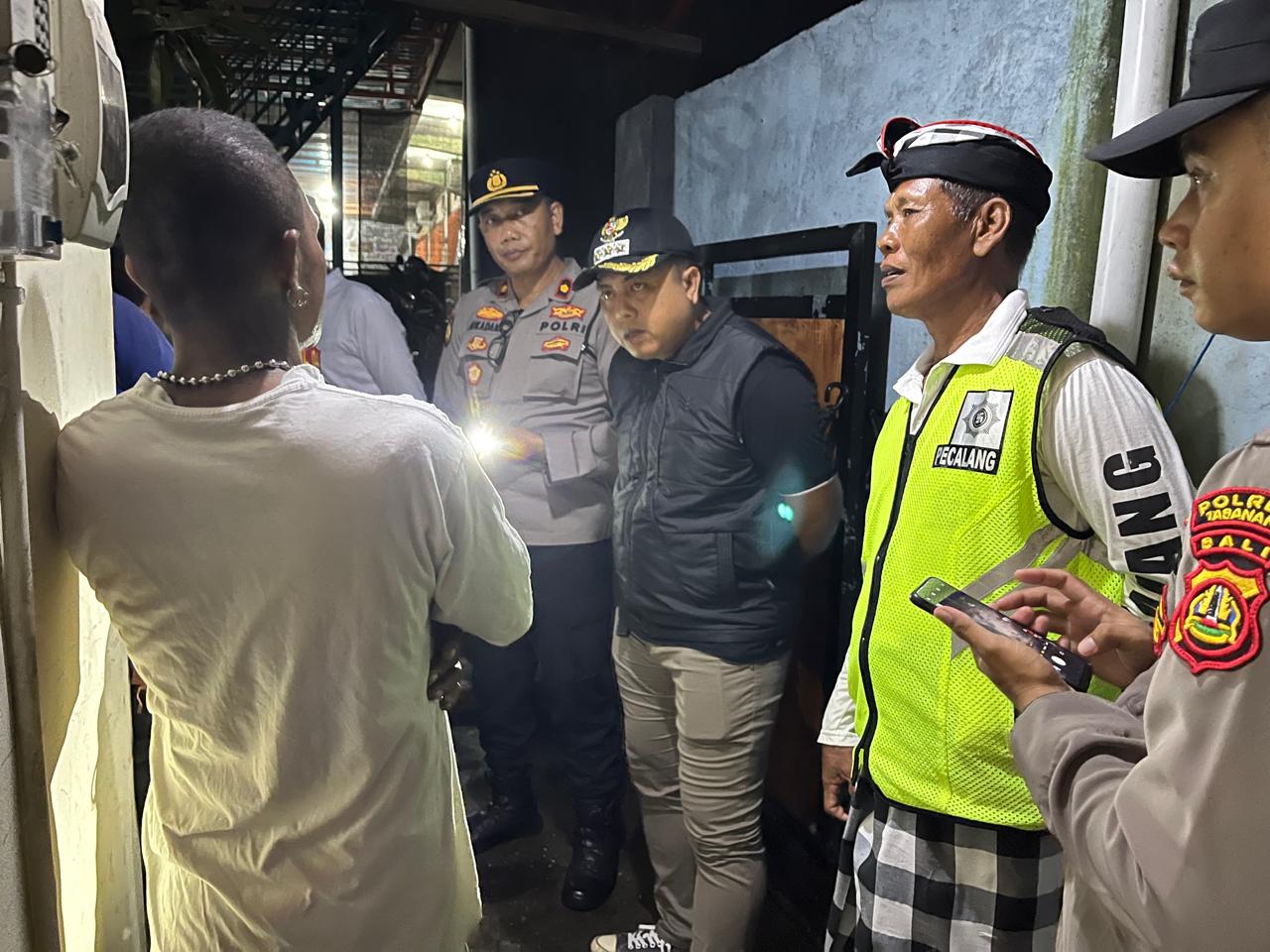 DUKTANG: Pemeriksaan identitas penduduk pendatang non-permanen di Kecamatan Kediri, Tabanan.