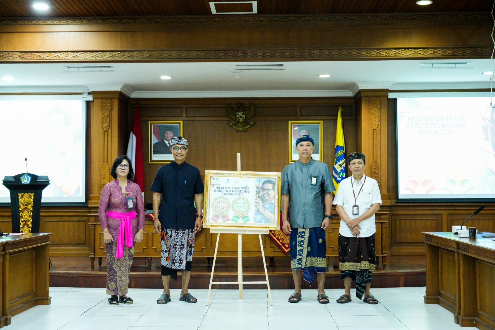 LAUNCHING: Kadisperpa Badung I Wayan Wijana saat launching survey NTP/NTUP 2024, di Ruang Rapat Kriya Gosana, Puspem Badung, Kamis (8/5).