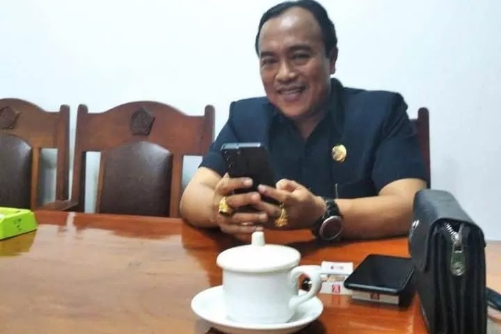 GEGARA TERLILIT UTANG : Anggota DPRD Gianyar Nyoman Kandel belakangan ini jarang ke Kantor DPRD untuk mengikuti acara.(istimewa)