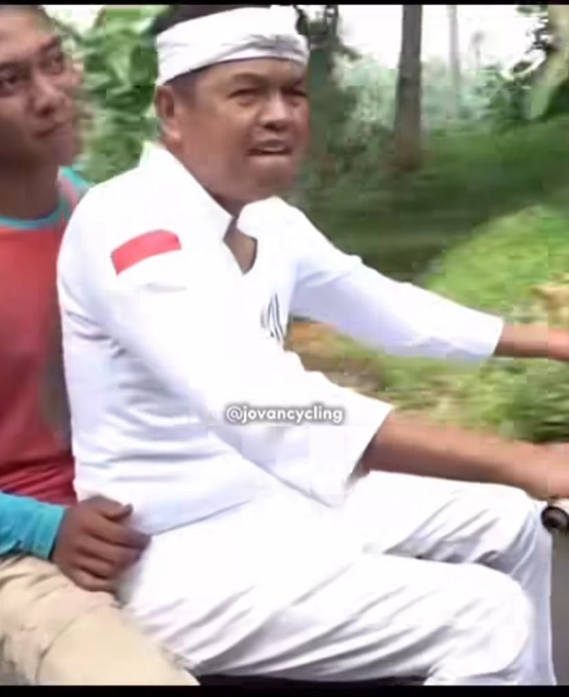 Momen lucu Gubernur Dedi Mulyadi boncengan dengan warga