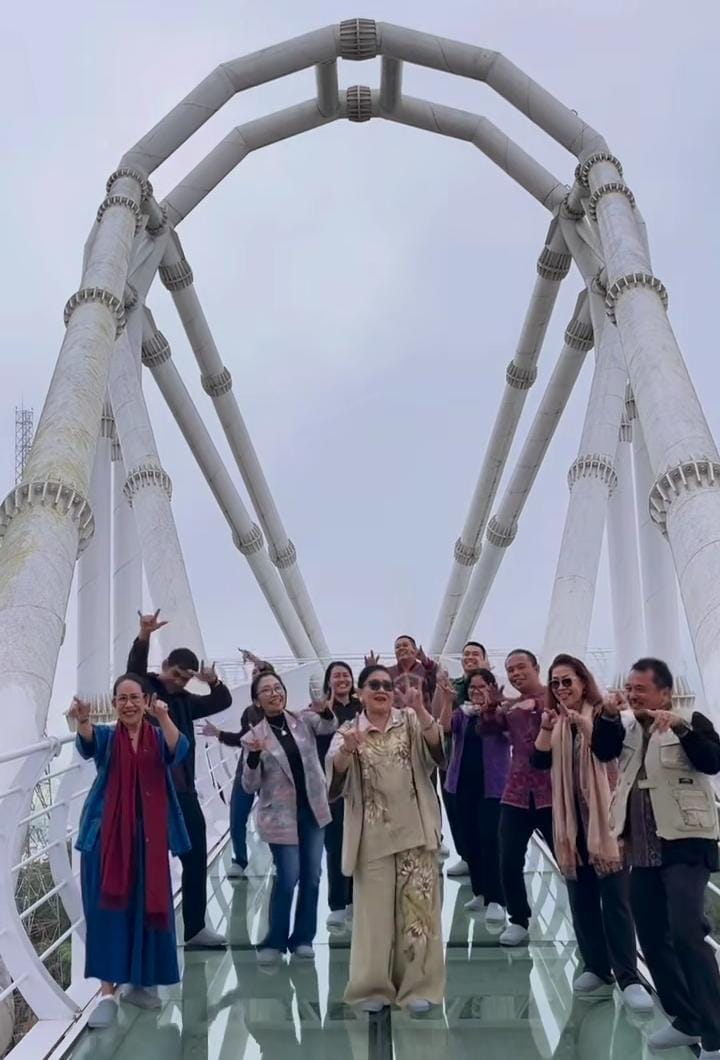 Putri Koster ikuti tren velocity versi Bali