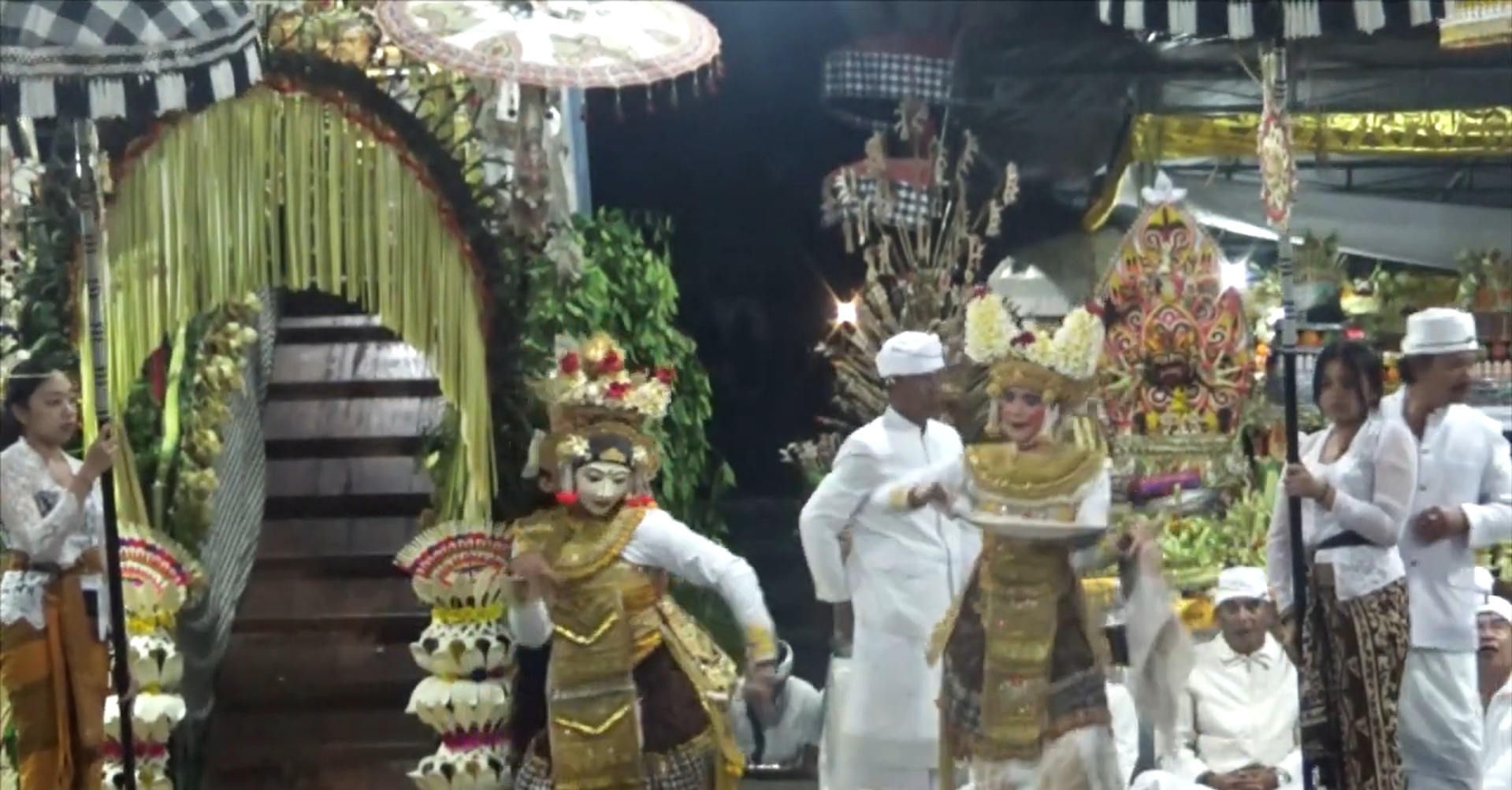 Tarian  Ratu Sanghyang Dedari Tunjung Biru di Banjar Pujung Kaja, Desa Adat Talepud, Kecamatan Tegalalang, Gianyar