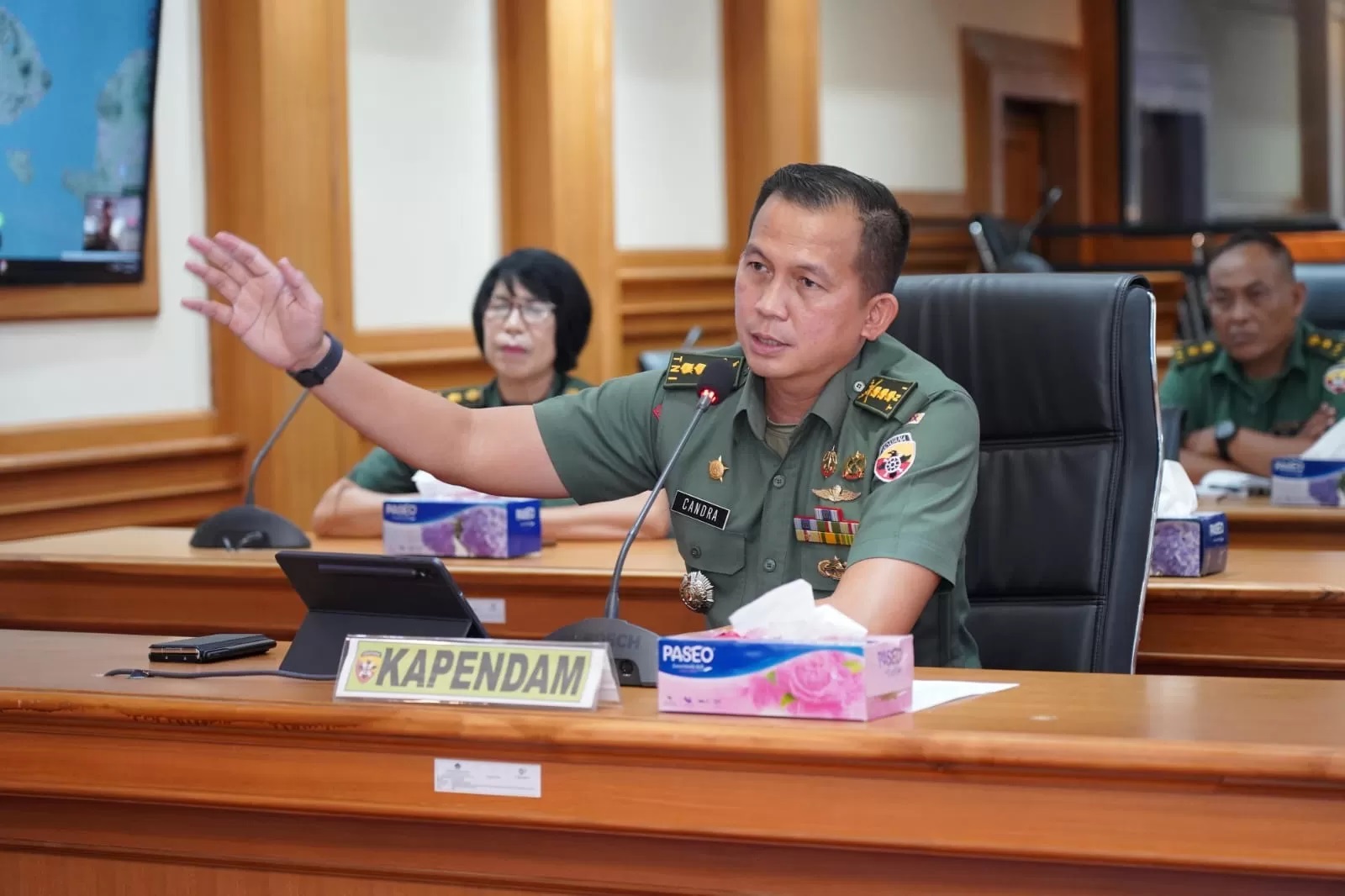 UPDATE KASUS: Kapendam IX/Udayana, Kolonel Inf Candra, S.E., M.I.Pol., berikan penjelaskan, Rabu 7 Mei 2025. (Humas Kodam IX Udayana untuk radarbali.jawapos.com)