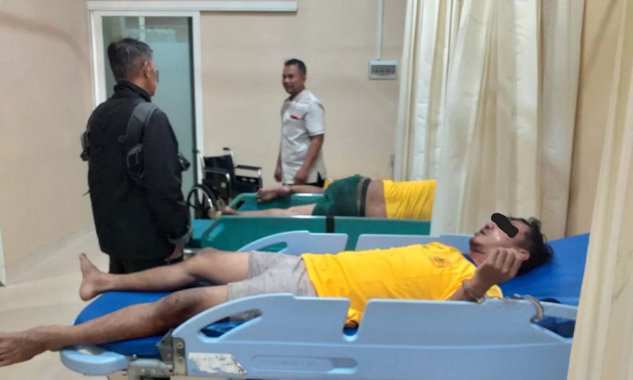 Salah satu pelaku, CA dirawat di IGD RSUD dr R Soedarsono Kota Pasuruan. Dalam aksinya, ia sempat dimassa.