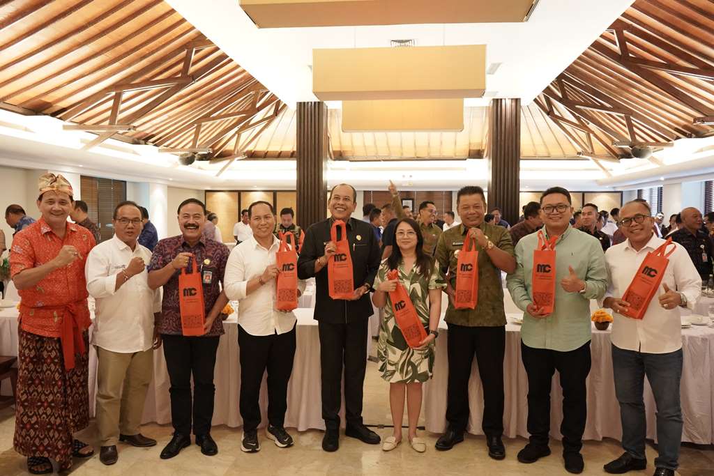 NYEGARA GUNUNG: Bupati dan Wakil Bupati Karangasem hadir dalam kegiatan Afternoon Tea membahas pariwisata Karangasem.