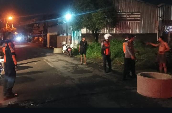 Polisi memediasi sengketa buis beton yang ditempatkan di pinggir jalan Himalaya, Denpasar
