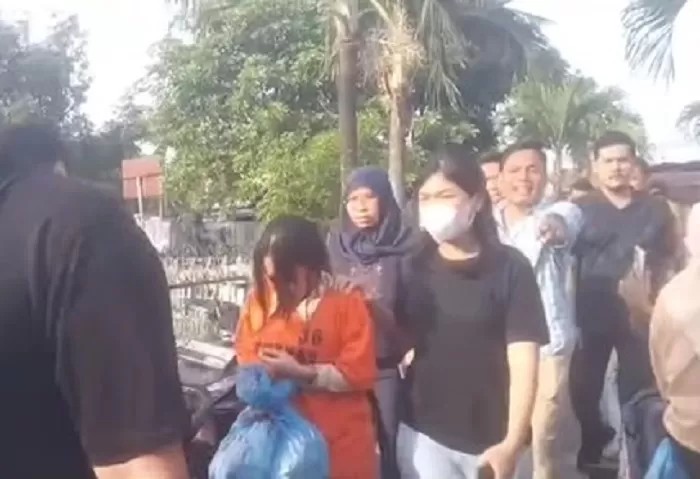 Pelaku yang mengirim jasad bayi telah diamankan oleh pihak kepolisisan.