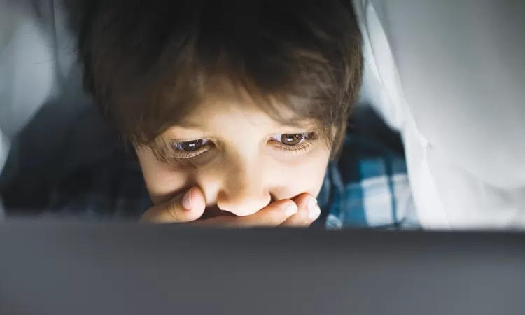 ILUSTRASI Anak kecanduan konten pornografi.