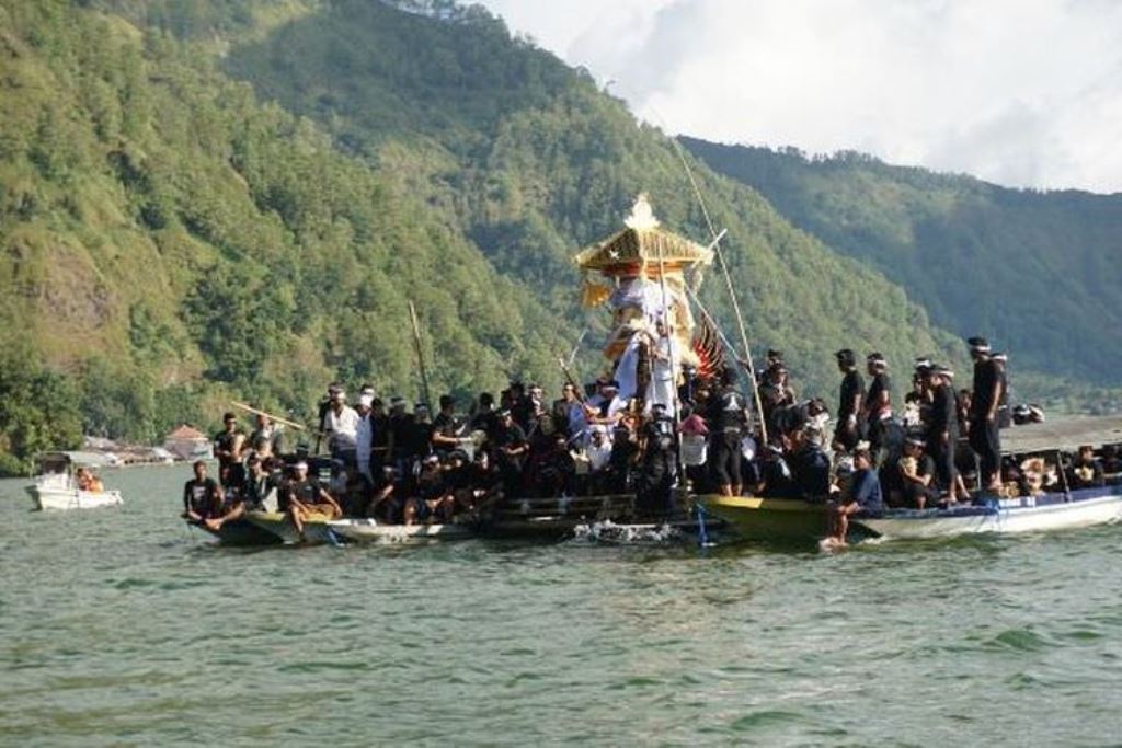 Salah satu prosesi Hindu Bali