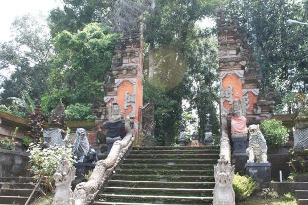 Pura Luhur Besikalung di Tabanan