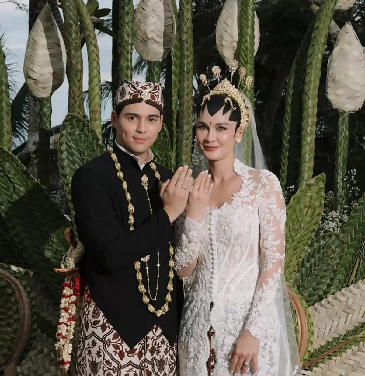 Luna Maya Menikah dengan Maxime Bouttier (IG Lunamaya)