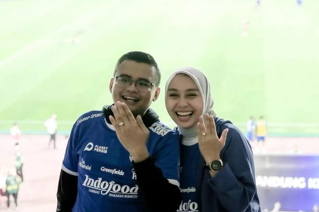 Putra Gubernur Jawa Barat Dedi Mulyadi Maula Akbar usai melamar Putri Karlina. (Instagram @maula_akbar08)