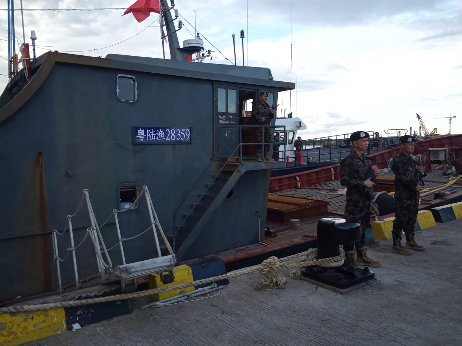 kapal ikan  berbendera China dengan nama Yue Lu Yu 28359 dan bobot 230 Gross Ton (GT) ditangkap di perairan Bali lantaran mencurigakan.