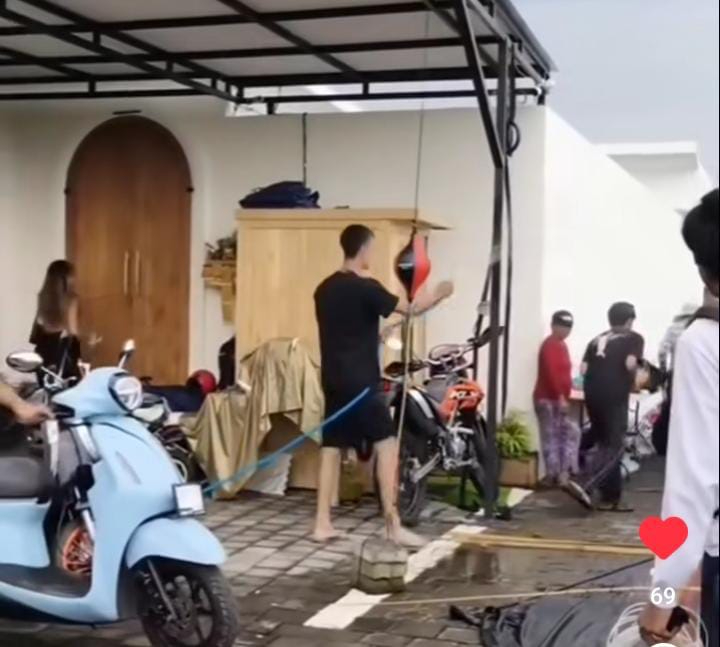 Sejumlah Pemain Layangan Gerudug Villa yang Disewa WNA