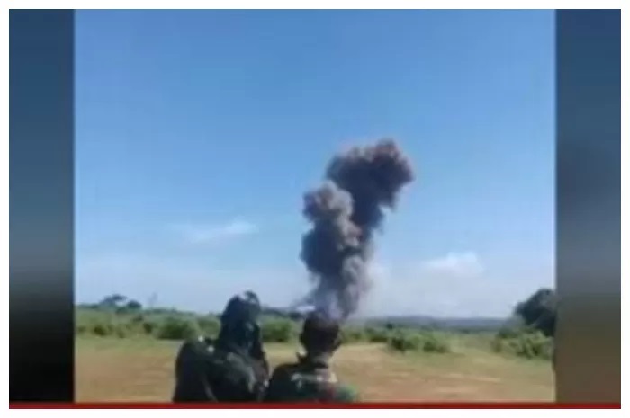 Tangkapan layar ledakan amunisi kedaluarsa milik TNI di Desa Sagara, Kecamatan Cibalong, Kabupaten Garut, Jawa Barat.