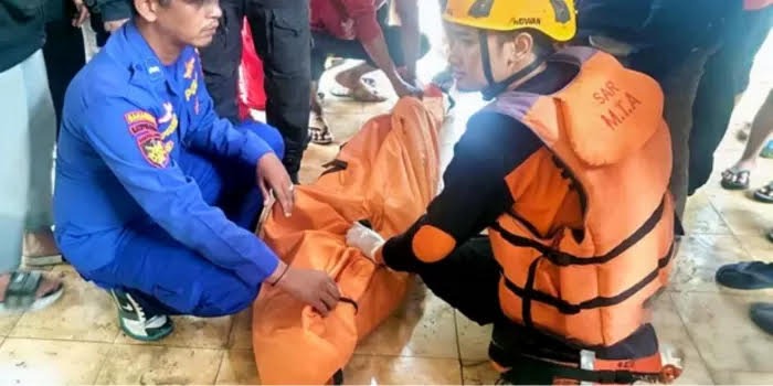 HILANG SEMALAM: Jenazah Yoga Aditya ditemukan Senin (12/5) setelah dilaporkan tenggelam pada Minggu petang (11/5) di Pantai Lenggoksono, Desa Purwodadi, Kecamatan Tirtoyudo.