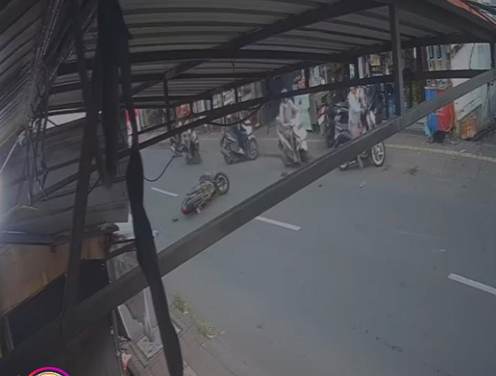 Detik-detik seorang pengendara ditabrak lari di jalan Pulau Bungin