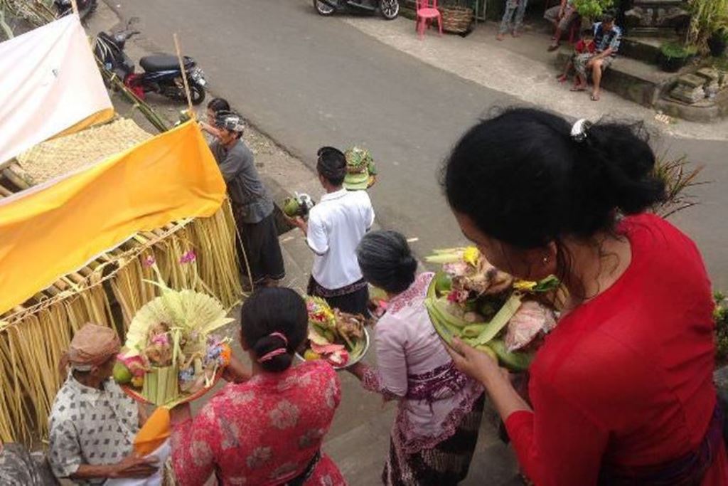 Ngerebeg, tradisi Hindu Bali yang unik di Desa Pedawa, Kabupaten Buleleng.
