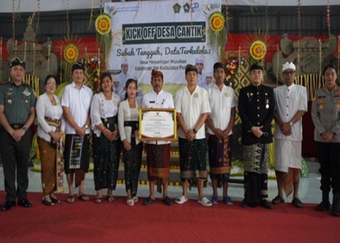 RESMI : Kick off Program Desa Cantik 2025 ditandai pemukulan gong oleh Bupati Jembrana I Made Kembang Hartawan, Rabu (14/5/2025).