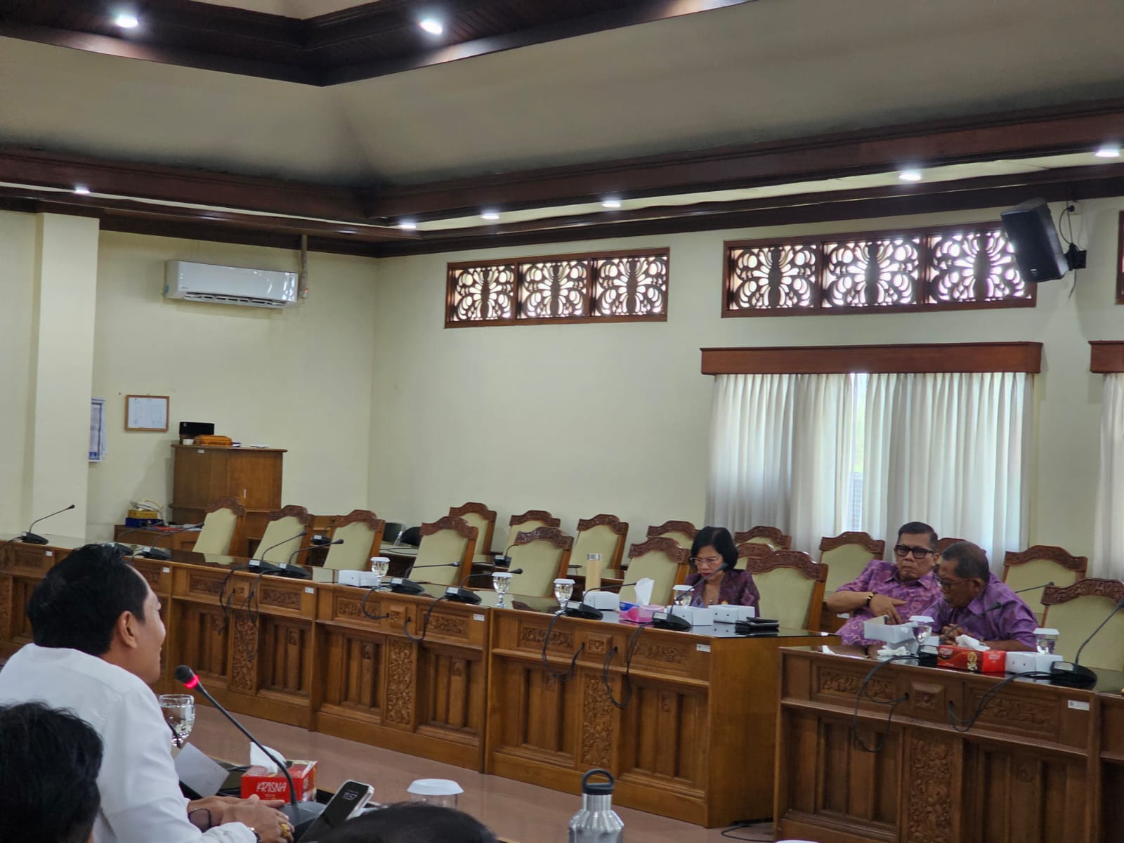 KUOTA: Pembahasan lalu lintas ternak antar pulau di Kantor DPRD Bali, Rabu (14/5).