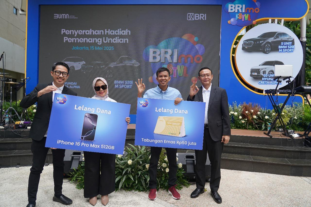 BRI Serahkan Hadiah BRImo FSTVL 2024 kepada Para Pemenang