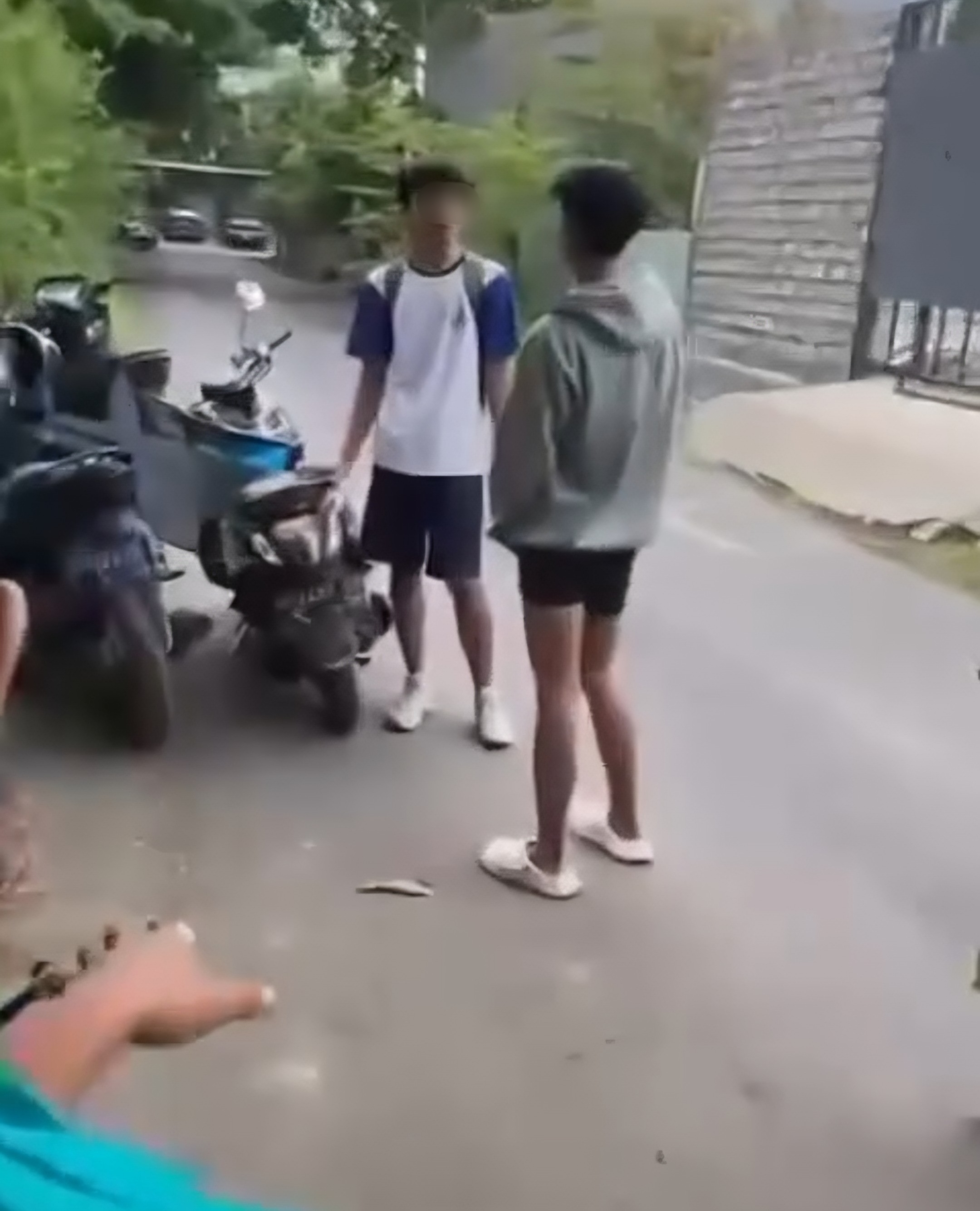 Tangkapan layar detik-detik sebelum peristiwa yang diunggah Anggota DPD RI Provinsi Bali Arya Wedakarna. (Bali Express/Istimewa)