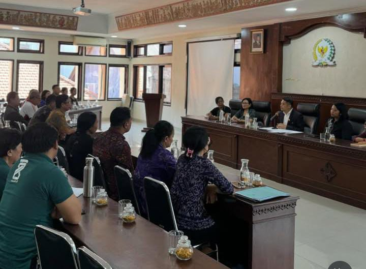 AWK menggelar pertemuan dengan kepala SMP PGRI 7 Denpasar dan instansi terkait