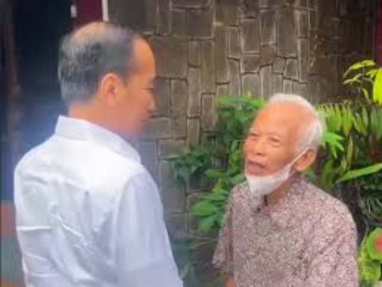 Pertemuan Jokowi dengan pensiunan dosen UGM Kasmudjo