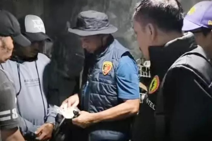Penangkapan pembantu pelaku pencurian di rumah majikanya di Cileungsi. (Foto : Kapolsek Cileungsi for Radar Bogor)