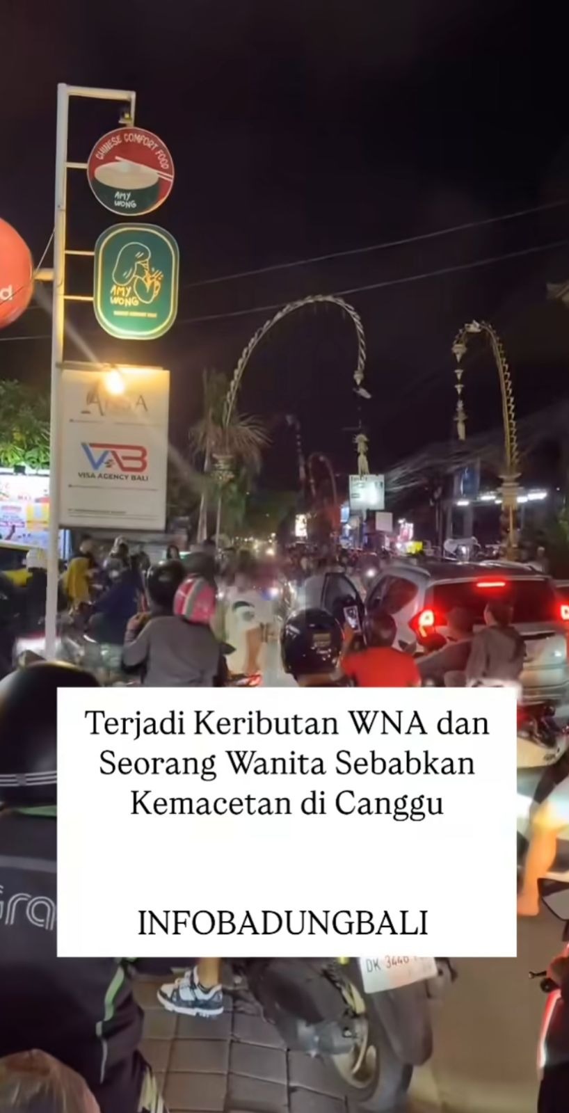 MACET: Kemacetan melanda jalan raya Canggu akibat warga negara asing (WNA) asal Arab bentrok dengan seorang wanita.
