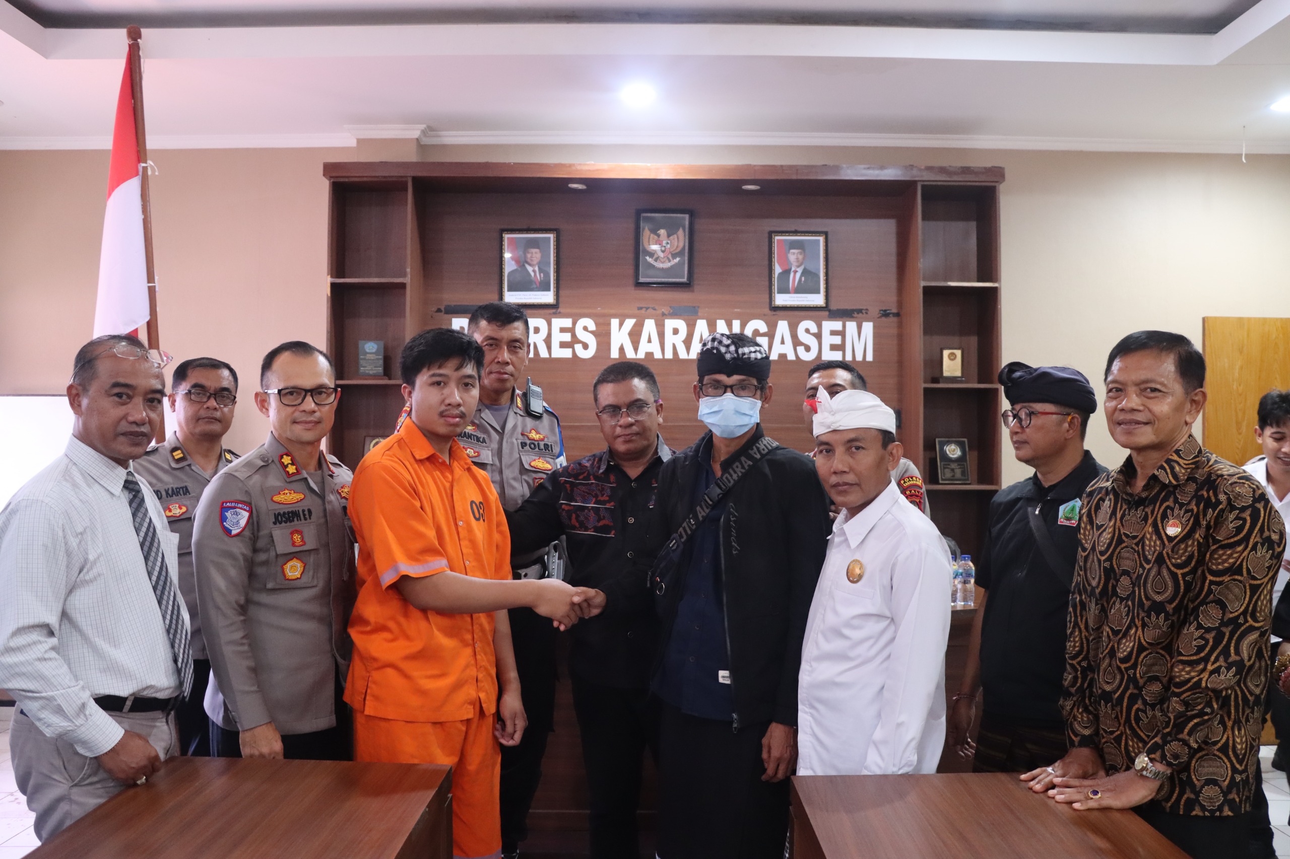 RJ: Status tersangka dicabut,  kasus pecalang I Nengah Wartawan berakhir damai dengan menempuh jalur Restorative Justice.