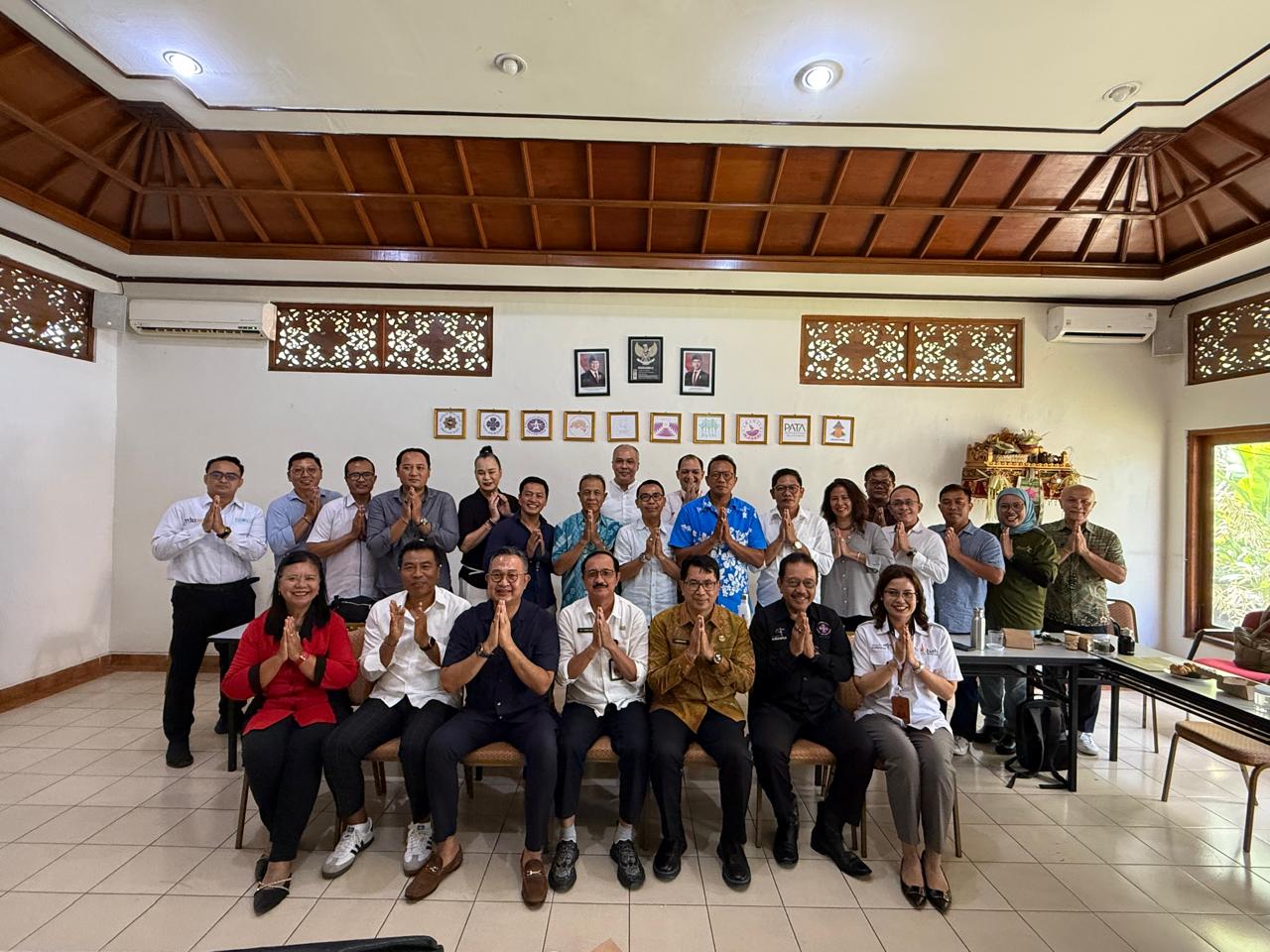 RANCANG: Pertemuan Dispar Bali dengan asosiasi pariwisata di Kantor BTB