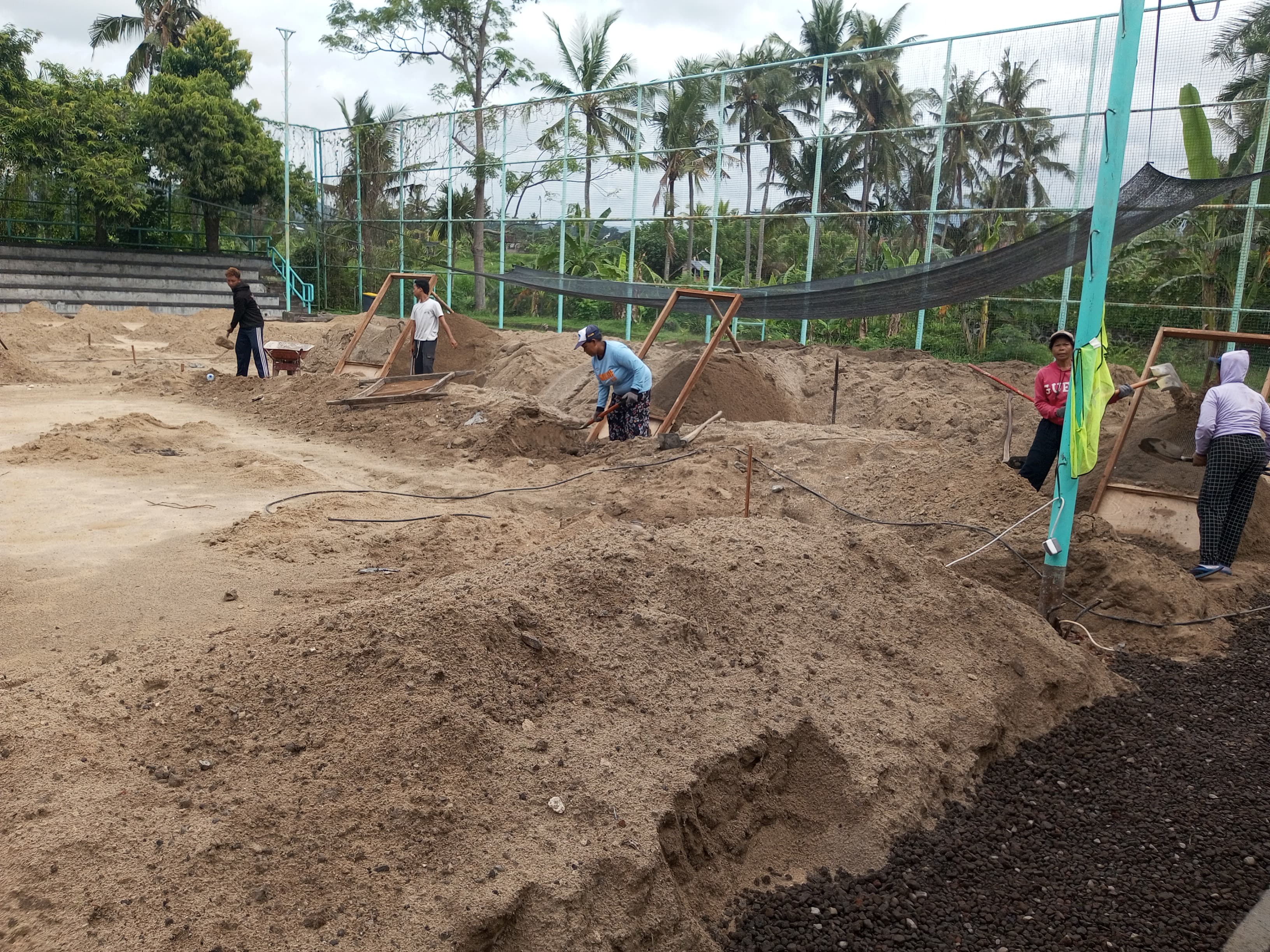 OUTDOOR: PBVSI Karangasem menyiapkan venue Cabor Voli Pasir yang dilaksanakan di luar ruangan.