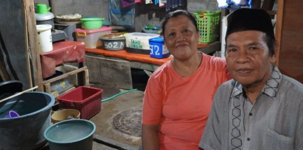 Muri Kusnadi dan istrinya, Produsen Tahu Lombok di Singaraja