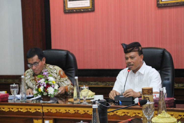 Pertemuan antara Badan Aspirasi Masyarakat (BAM) DPR RI dengan jajaran Pemerintah Provinsi Bali dan Pemerintah Kabupaten Buleleng, Kamis (22/5)