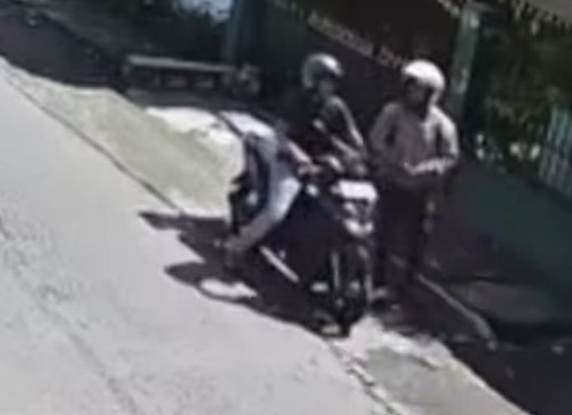 Aksi Pencurian Motor Terekam CCTV di Salon Kecantikan Jombang