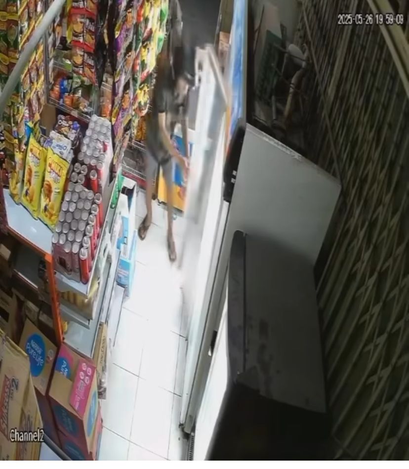 MALING: Rekaman CCTV seorang maling di sebuah Minimarket Jalan Tangkuban Perahu Denpasar.