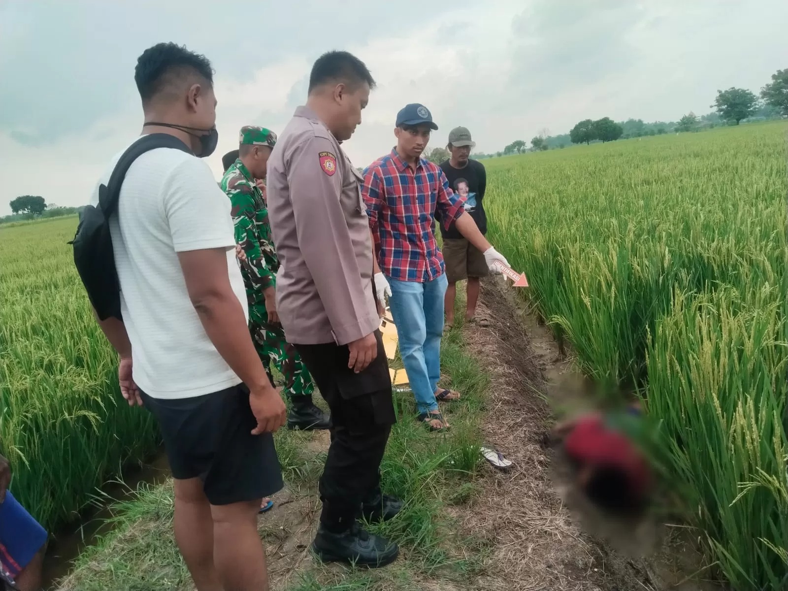 Korban Afandi, warga Dusun Ganggang RT 02/RW 02, Desa Ganggang, Kecamatan Balongpanggang, diduga tewas akibat tersengat listrik dari jebakan tikus.
