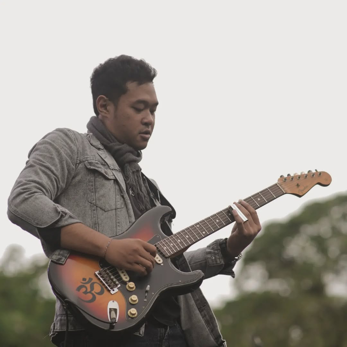 Cita-Cita keliling Dunia, Kresna Abhiyana Gitaris Sunburst Satukan Musik dan Fotografi
