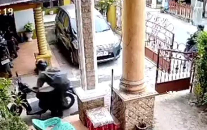 Detik-Detik Maling Motor di Medan Ketahuan Warga, Pelaku Diamuk Massa