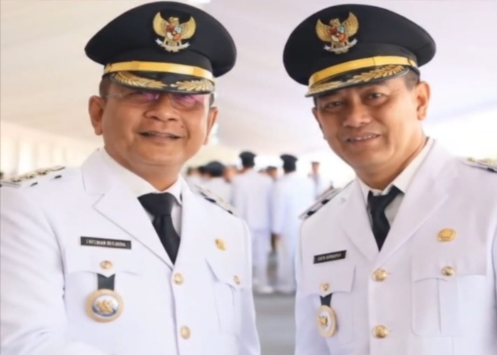 Bupati Buleleng dan Wakil Bupati Buleleng, I Nyoman Sutjidra dan Gede Supriatna